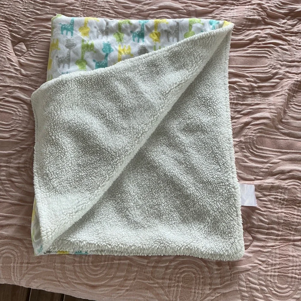 Giraffe Print Sherpa Fleece Baby Blanket Teal Yellow Grey White Nursery Plush - Picture 2 of 4